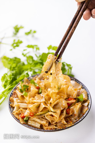 小暑時節，麻辣涼皮與消暑養生